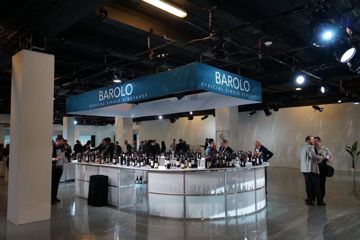 Modern trade show booth trends for 2026 featuring modular fabrication, experiential marketing environments, interactive displays, and branded event design.